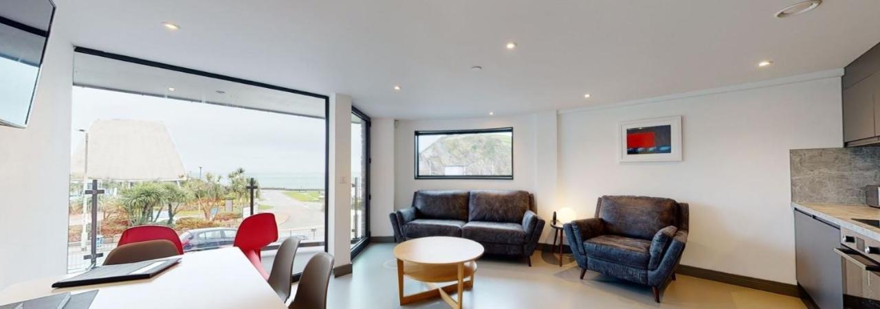 2 The View - Seafront, Parking, Lift, Ev Apartment Ilfracombe