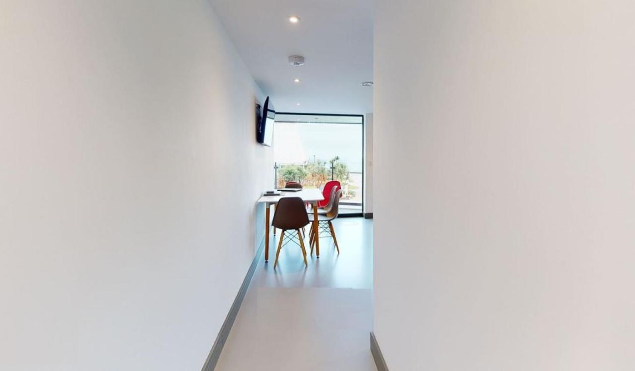 2 The View - Seafront, Parking, Lift, Ev Apartment *