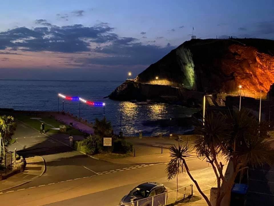 2 The View - Seafront, Parking, Lift, Ev *