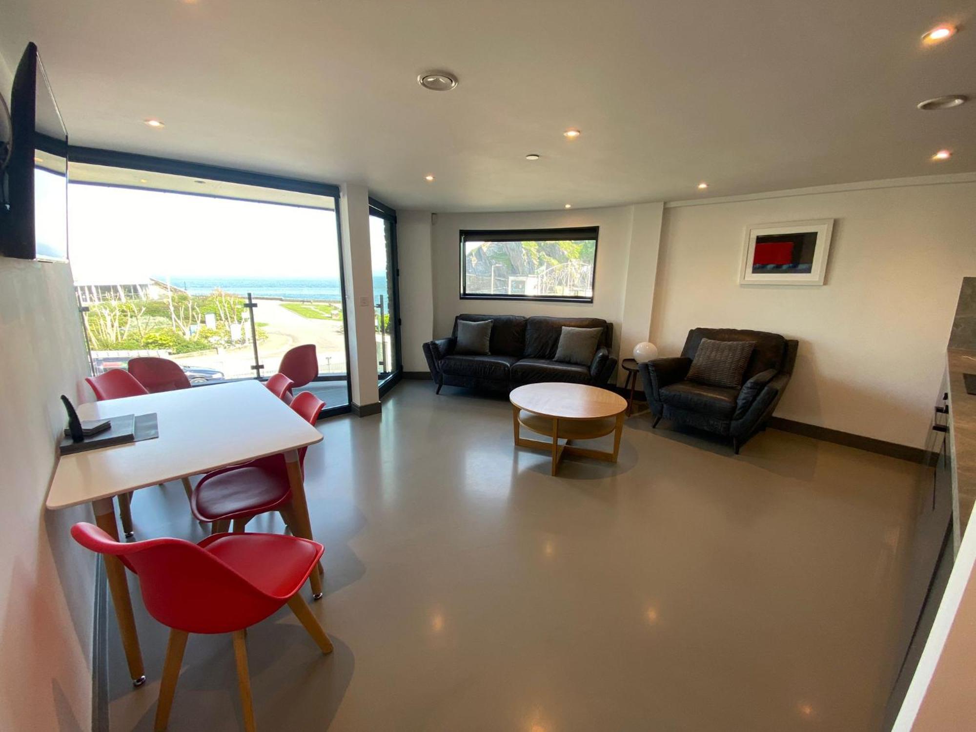 2 The View - Seafront, Parking, Lift, Ev