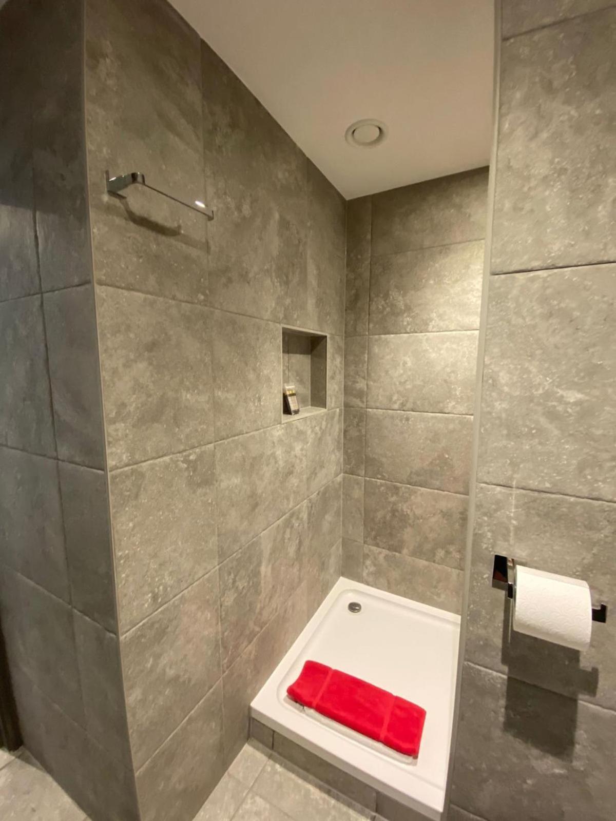 2 The View - Seafront, Parking, Lift, Ev Apartment *